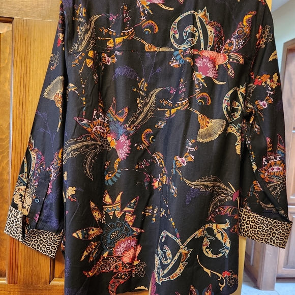 SOLD Chico's Black, Colorful No-iron Shirt With Leopard Cuffs/Front Placket NWOT - Picture 2 of 6